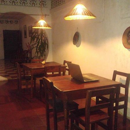 Casa Nica Leon Hostel エクステリア 写真