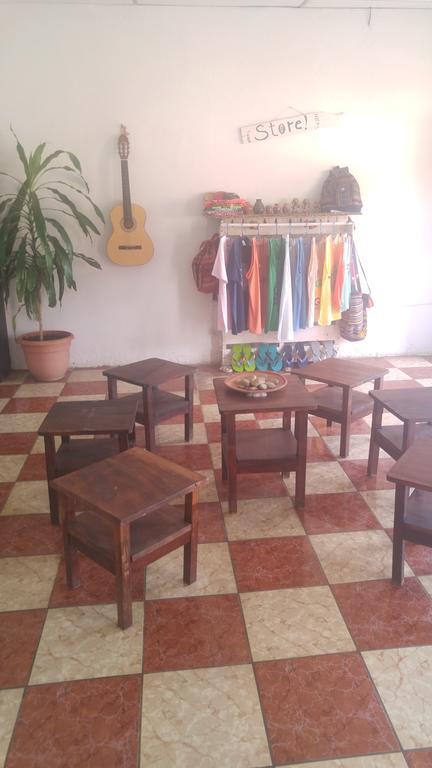 Casa Nica Leon Hostel エクステリア 写真