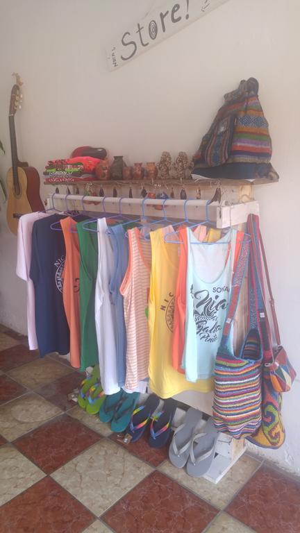 Casa Nica Leon Hostel エクステリア 写真