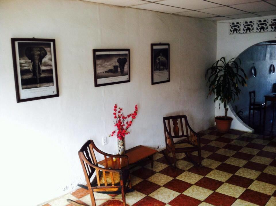 Casa Nica Leon Hostel エクステリア 写真